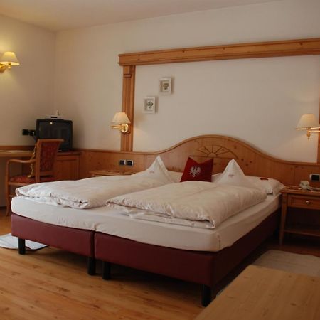 Hotel Flora Селва ди Вал Гардена Екстериор снимка