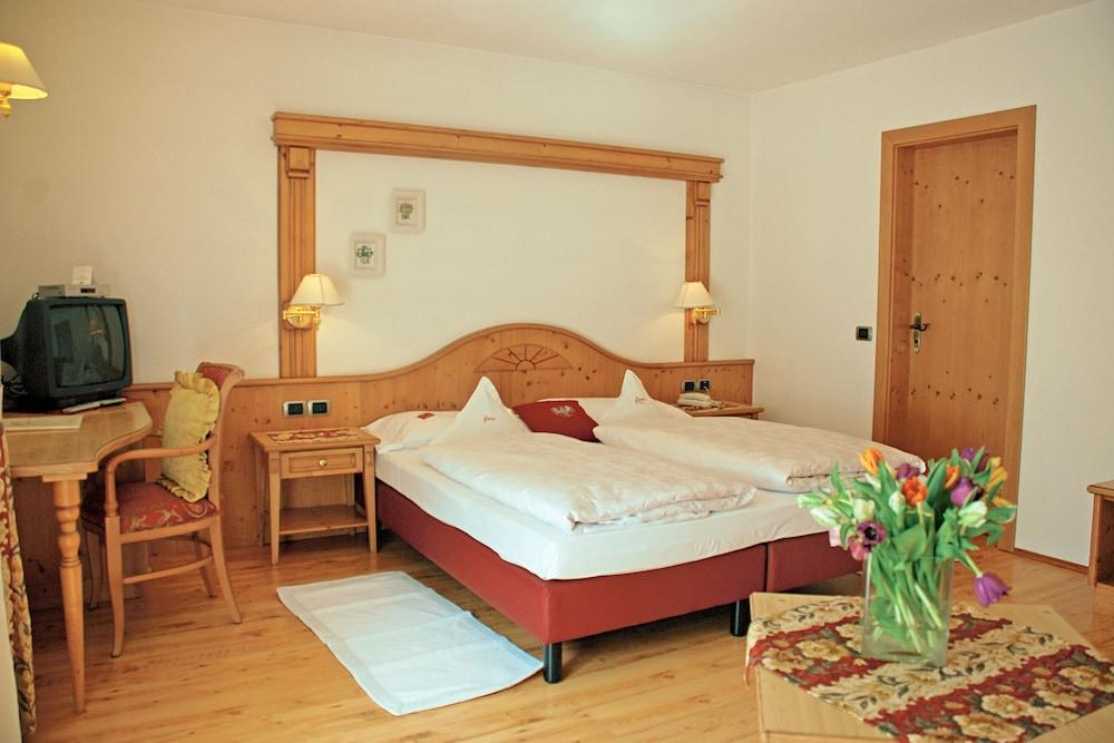 Hotel Flora Селва ди Вал Гардена Екстериор снимка