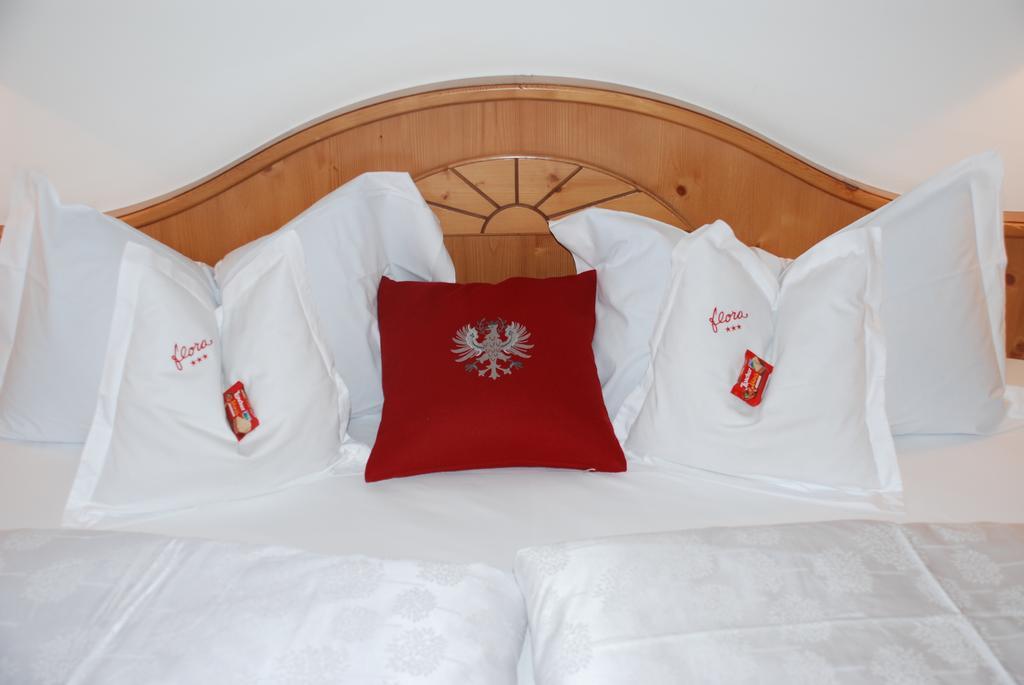 Hotel Flora Селва ди Вал Гардена Стая снимка