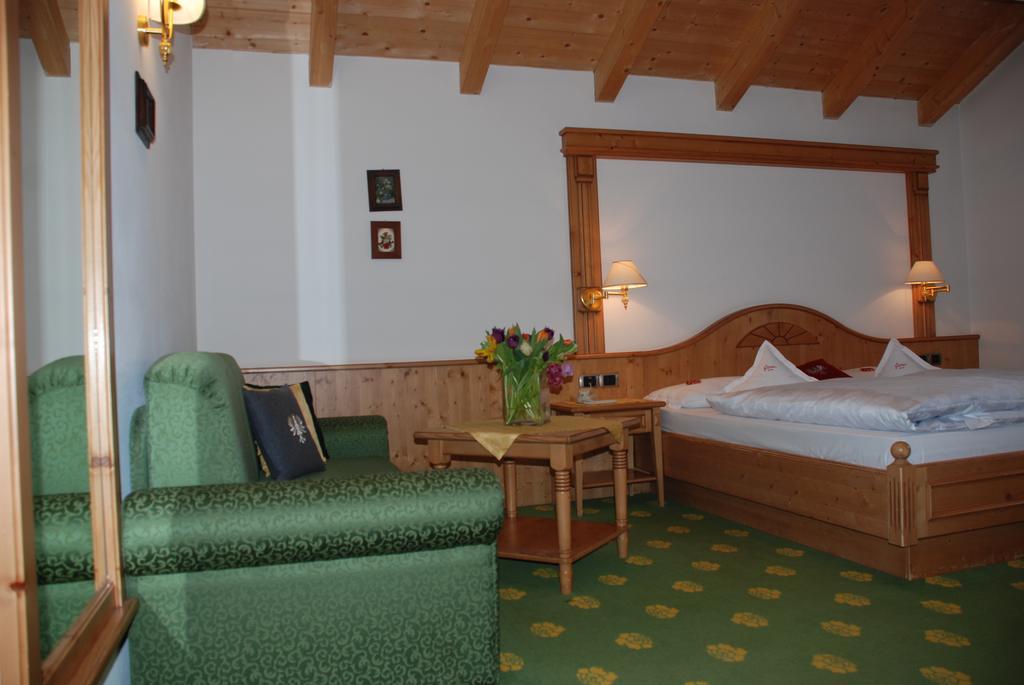 Hotel Flora Селва ди Вал Гардена Стая снимка