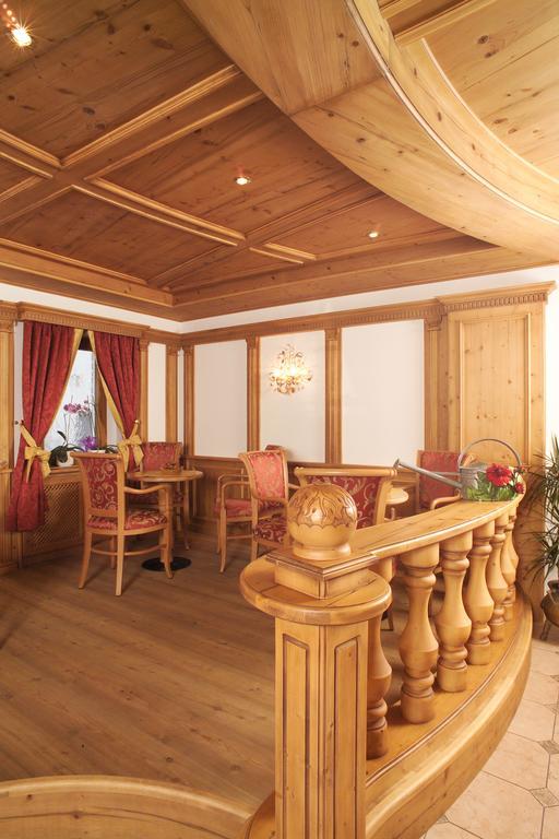 Hotel Flora Селва ди Вал Гардена Екстериор снимка
