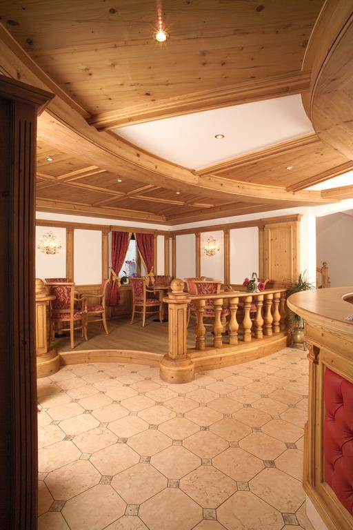 Hotel Flora Селва ди Вал Гардена Екстериор снимка