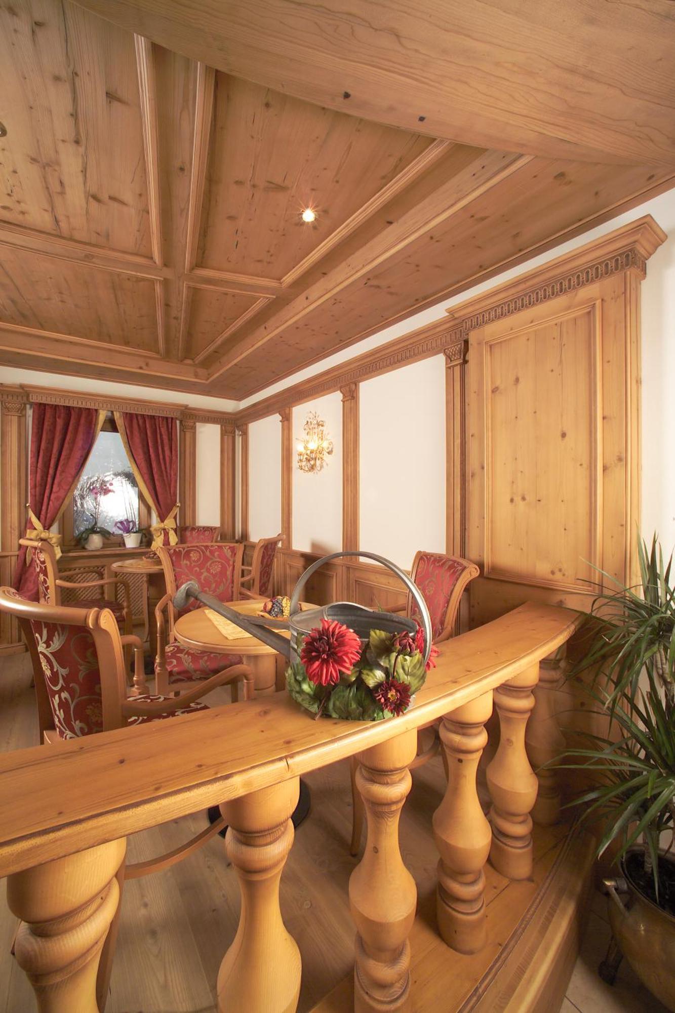 Hotel Flora Селва ди Вал Гардена Екстериор снимка