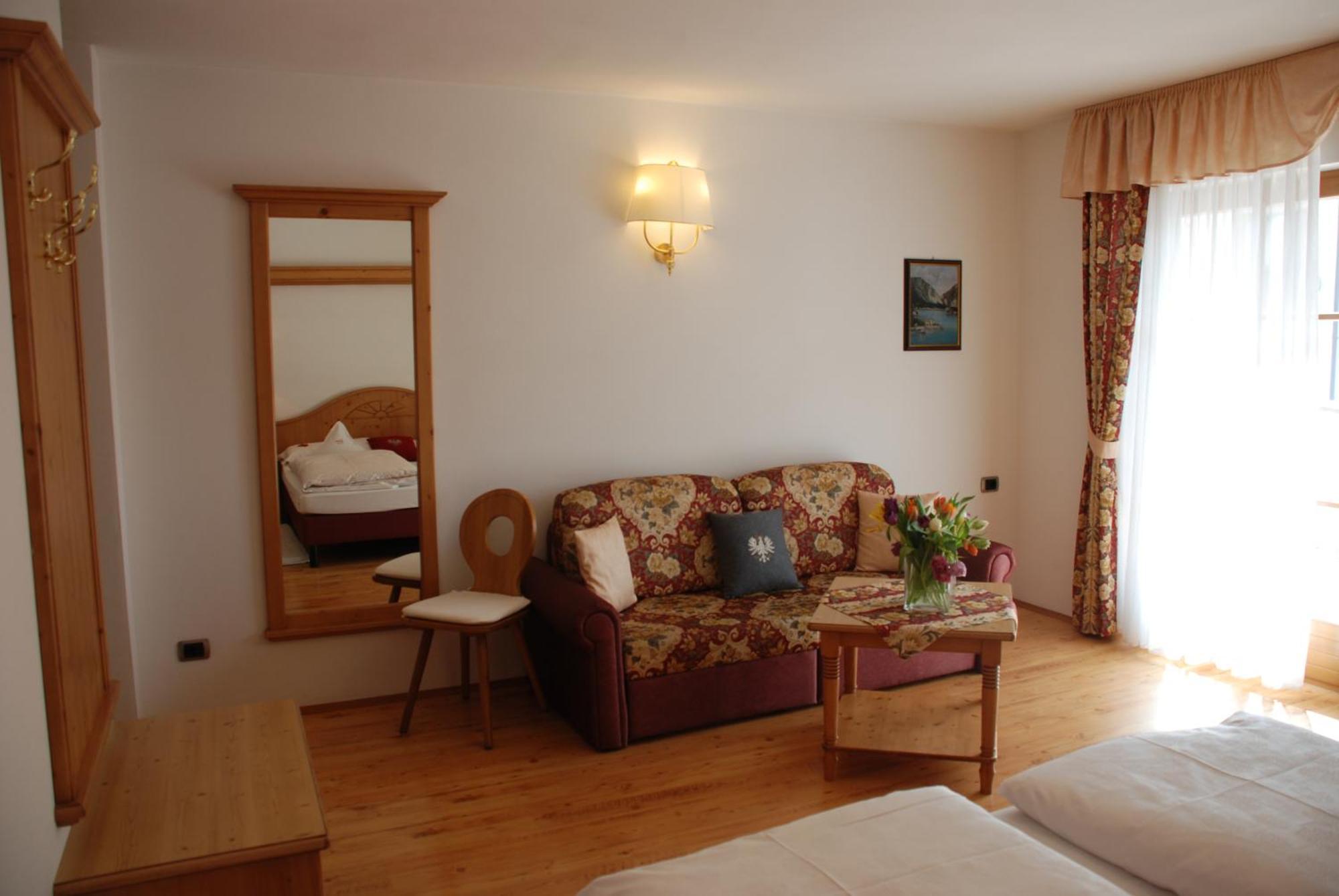 Hotel Flora Селва ди Вал Гардена Екстериор снимка
