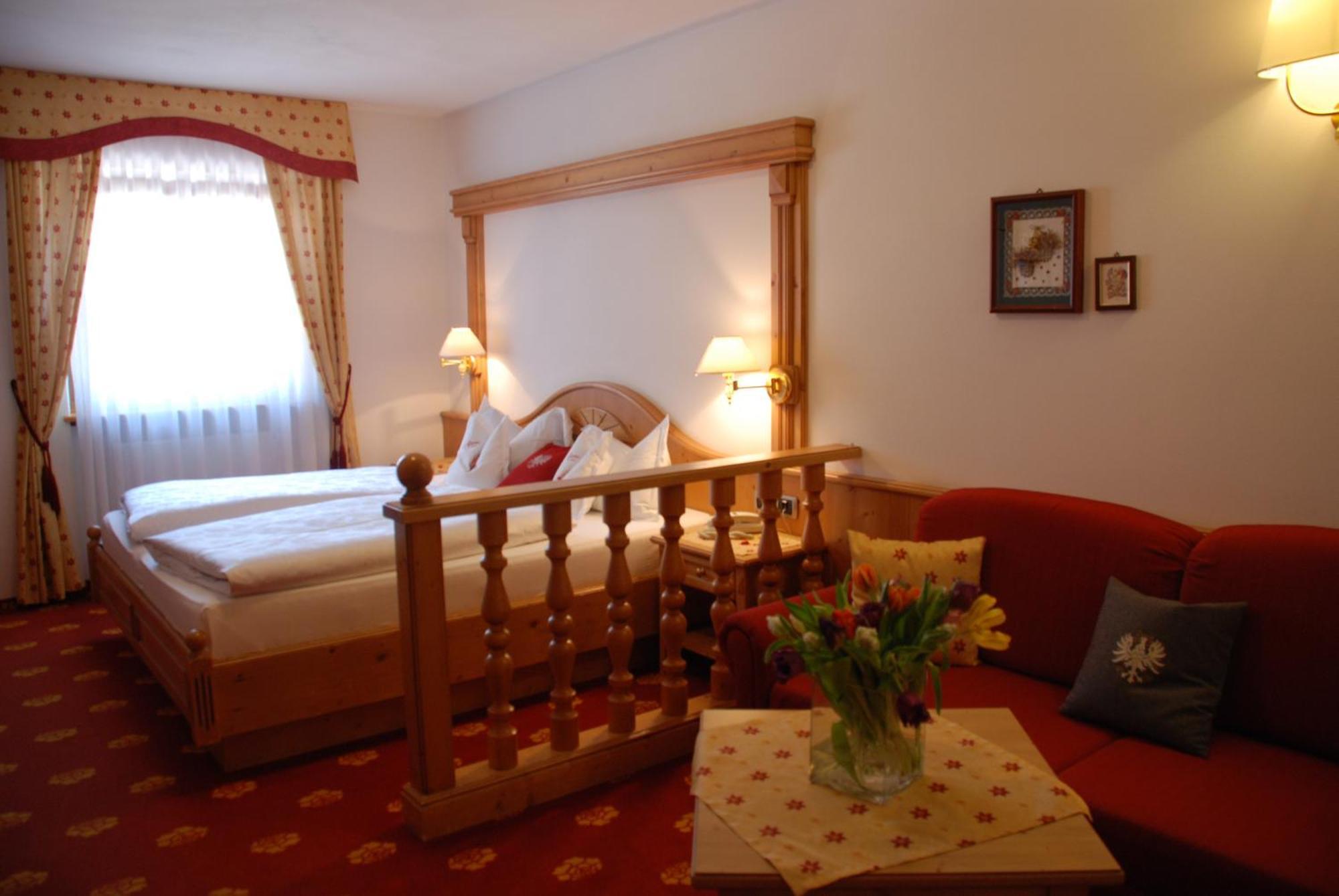 Hotel Flora Селва ди Вал Гардена Екстериор снимка