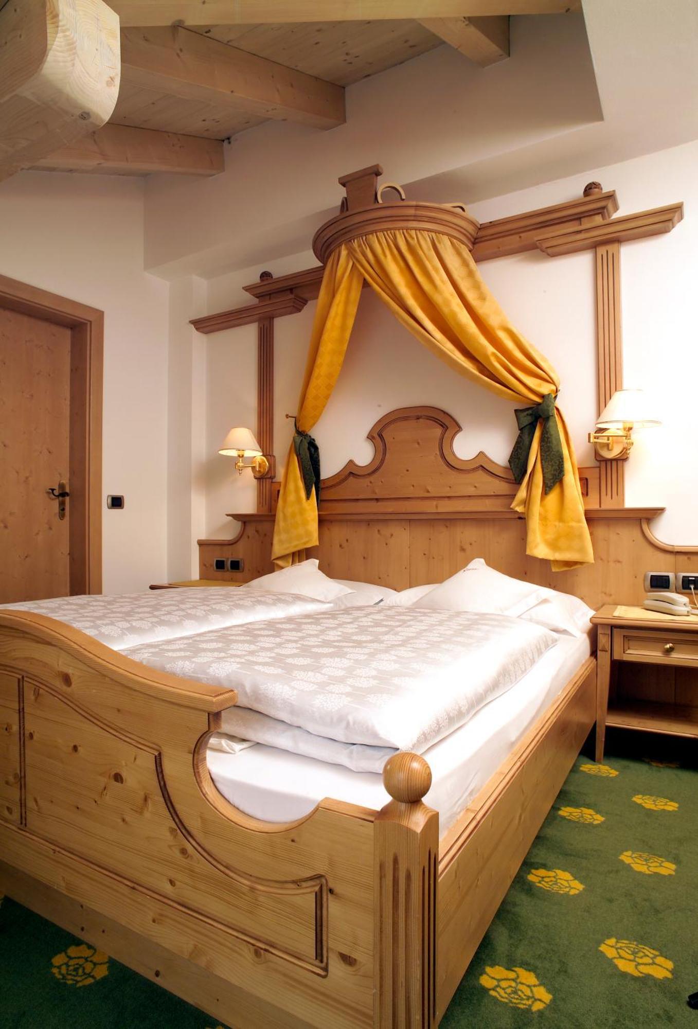 Hotel Flora Селва ди Вал Гардена Екстериор снимка