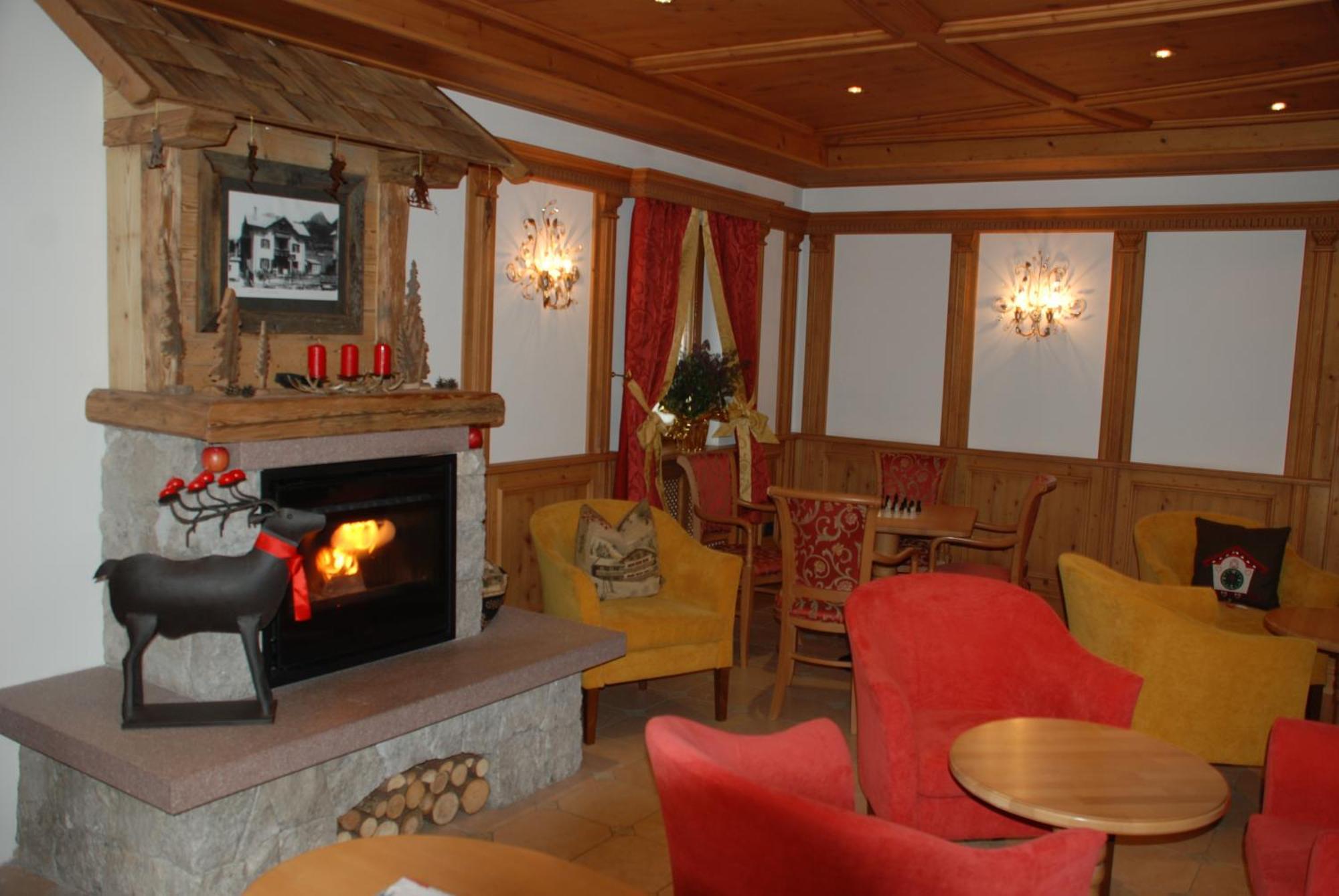Hotel Flora Селва ди Вал Гардена Екстериор снимка