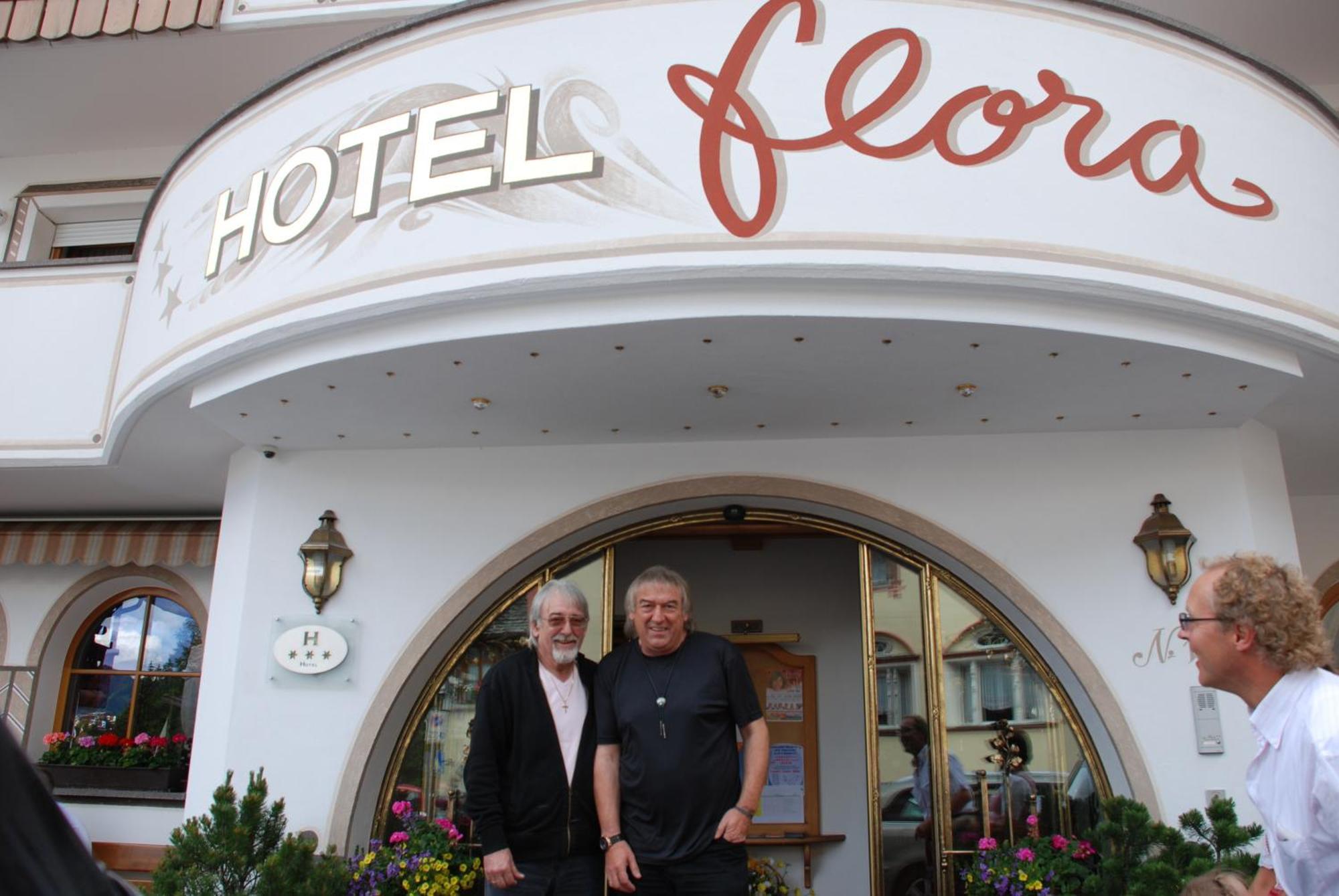 Hotel Flora Селва ди Вал Гардена Екстериор снимка