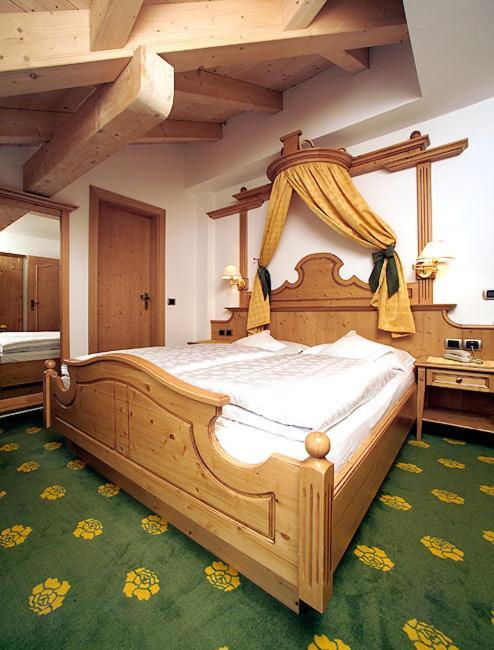 Hotel Flora Селва ди Вал Гардена Стая снимка